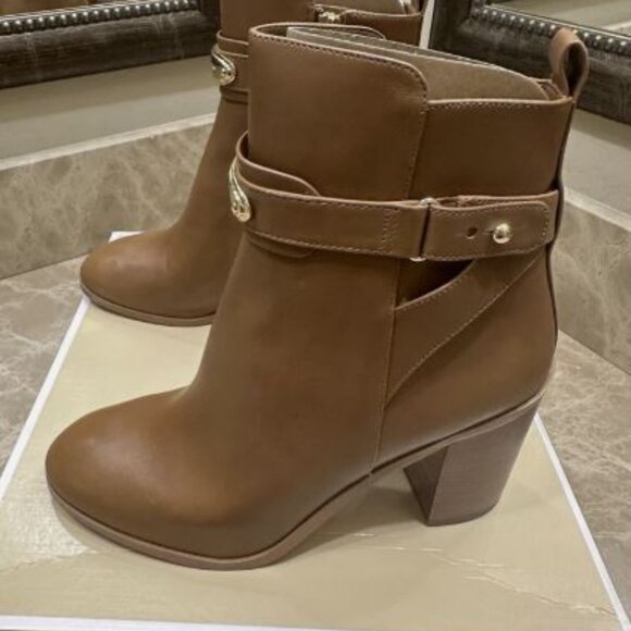 Michael Kors Darcy Heeled Bootie Boots NIW Brown leather Gold accents 9M - Picture 8 of 13